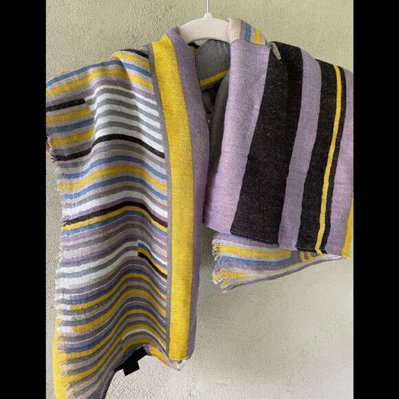 Steve Madden Colorful Striped wrap - Picture 1 of 5
